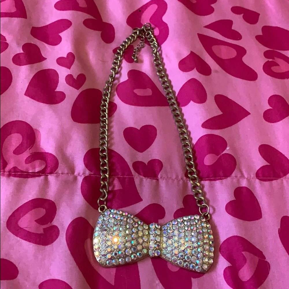Big diamond bow chain